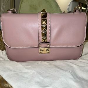 VALENTINO Authentic Glam Lock in powder nude medium size